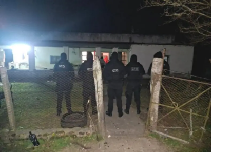 Aprovecharon que un acusado por venta de drogas estaba detenido y entraron a robar a su casa